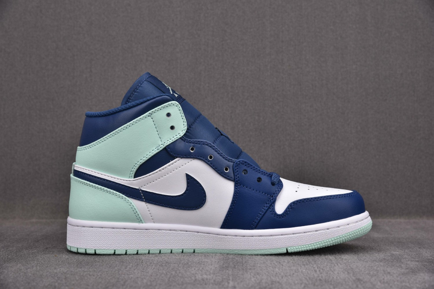 AIR JORDAN 1 RETRO Mystic Navy Mint Foam / Blue Mint Virillux