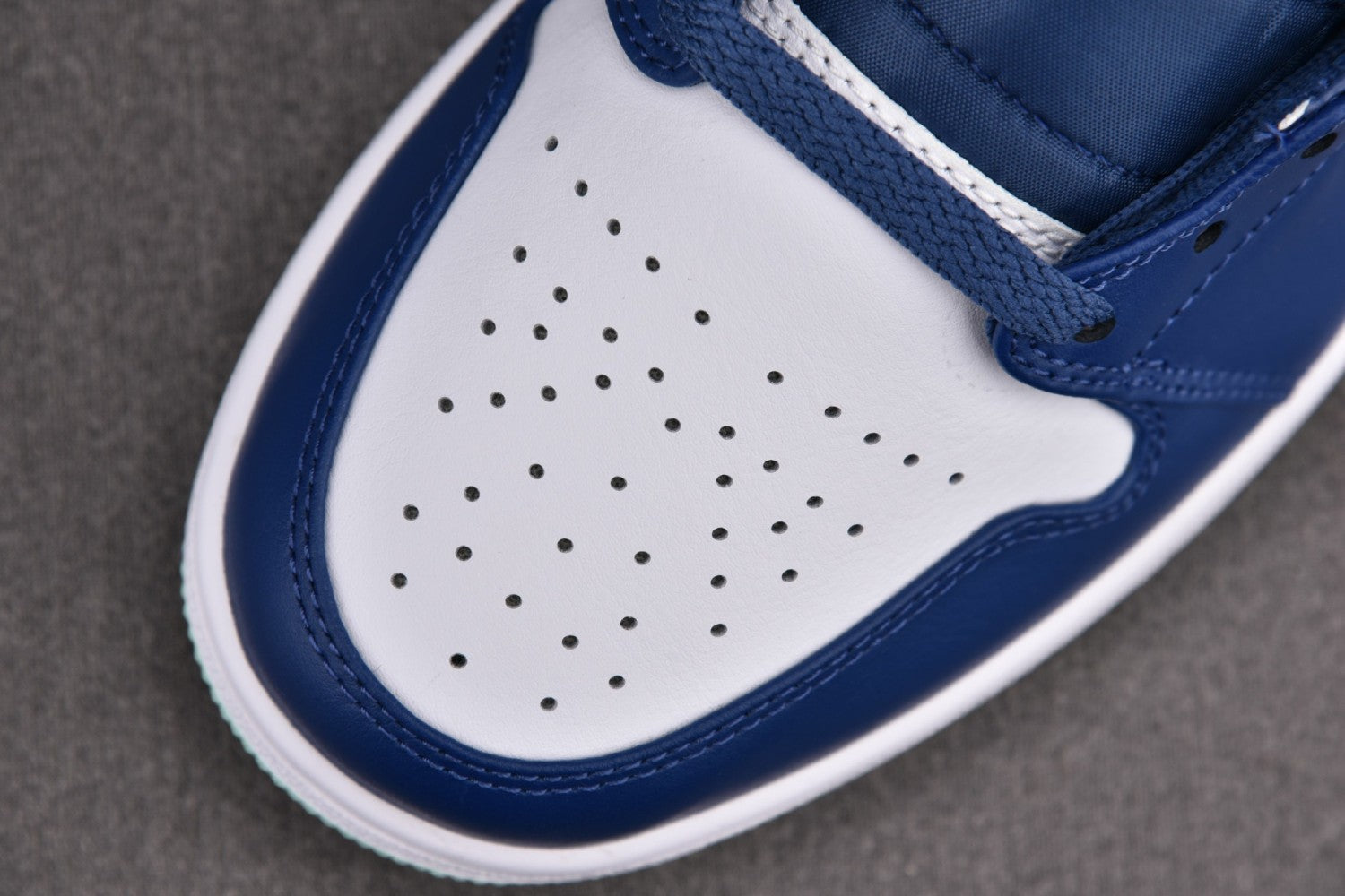 AIR JORDAN 1 RETRO Mystic Navy Mint Foam / Blue Mint Virillux