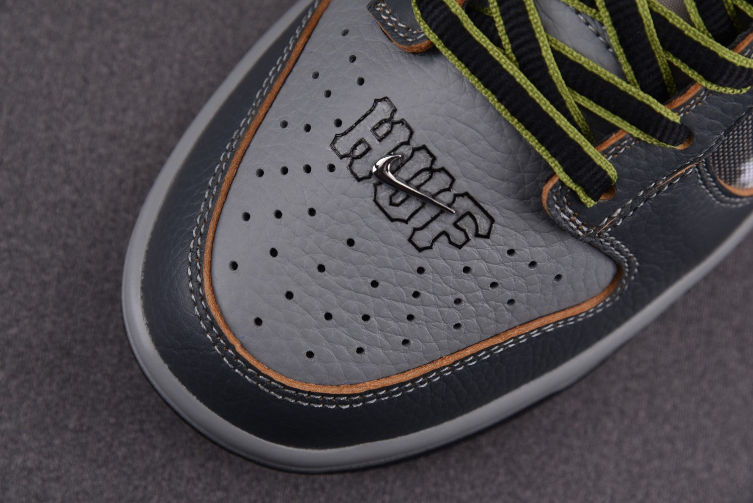 NIKE DUNK SB LOW “Friends and Family” Virillux