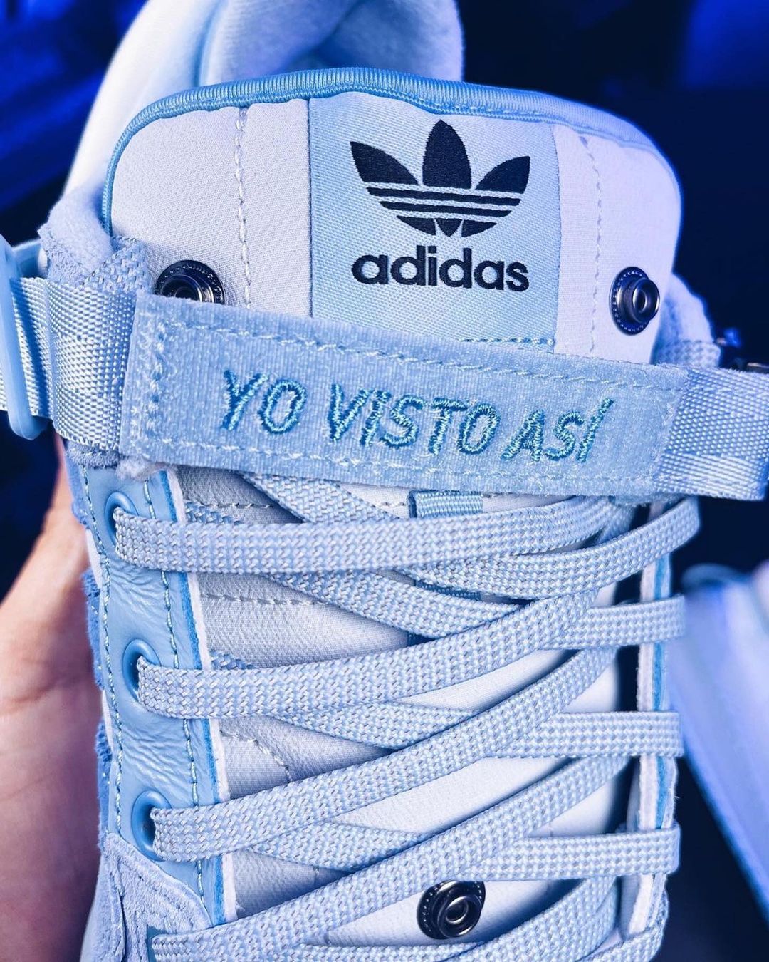 BAD BUNNY X FORUM BUCKLE LOW “BLUE TINT” Virillux